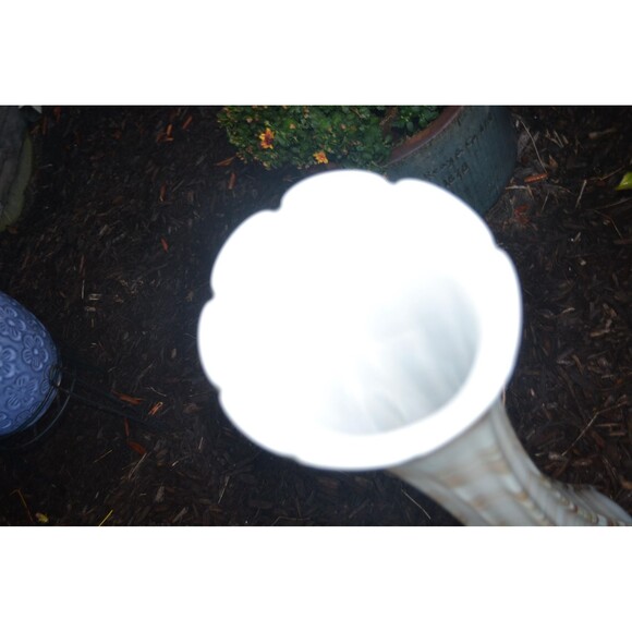 Vintage Stretch Vase Swag Floor Swung Swirl Scalloped Top - Picture 3 of 4